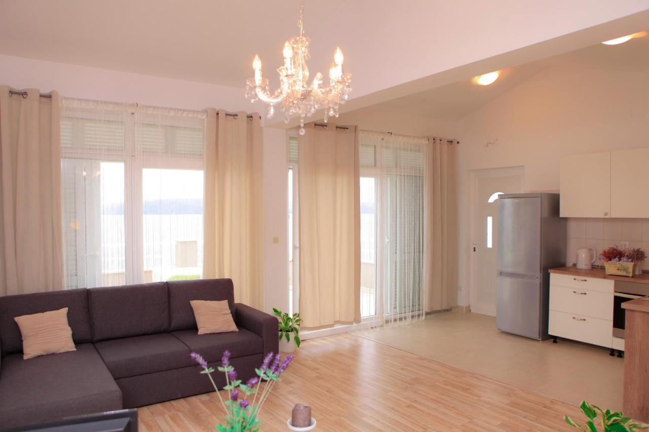 Apartments Villa Marija ノビグラード・ダルメーシャ エクステリア 写真